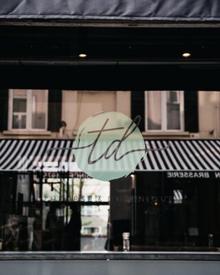 Come on in, we are open today 🔥

#thereseetdominique #sandwicherie #snack #saladbar #lunchspot #sandwichshop #lunchtime #brusselsfood #saintgilles #homemade #takeaway #baguettesandwich #freshlymade